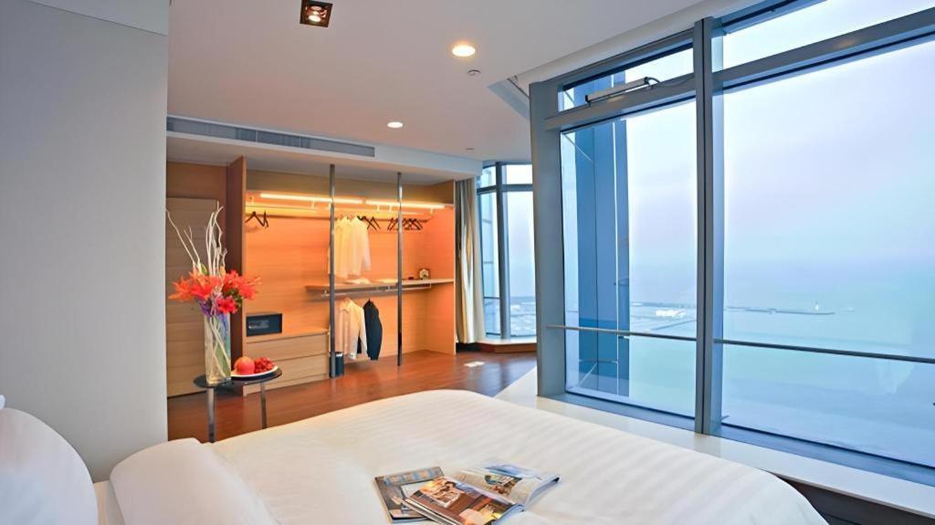 Grand Madison Qingdao Harbour-View Central（Former Qingdao Farglory Hotel） Zewnętrze zdjęcie